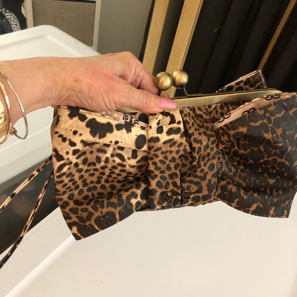 Jessica Simpson wrist clutch - Picture 3 of 4
